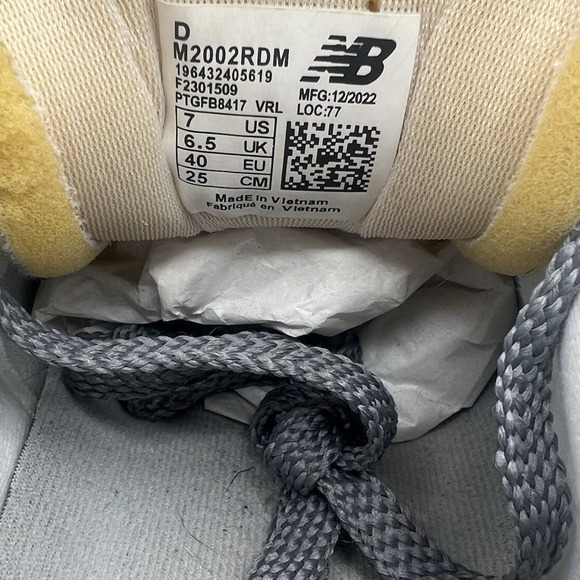 New Balance 2002R Gray Suede Y2K Runners - Men's Size 7 Women's Size 8.5 USED - Picture 8 of 8